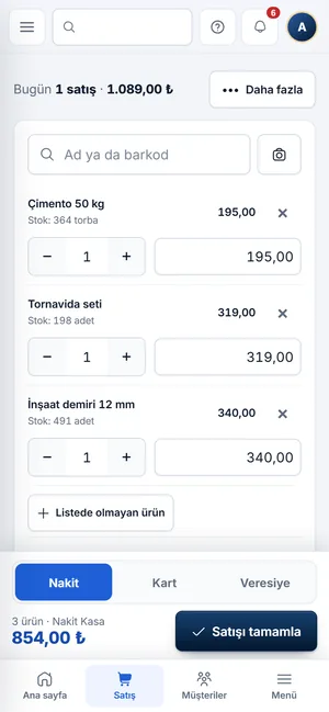 Telefonda satış ekranı: ürün arama, sepetteki üç ürün, Nakit, Kart ya da Veresiye seçimi ve Satışı tamamla